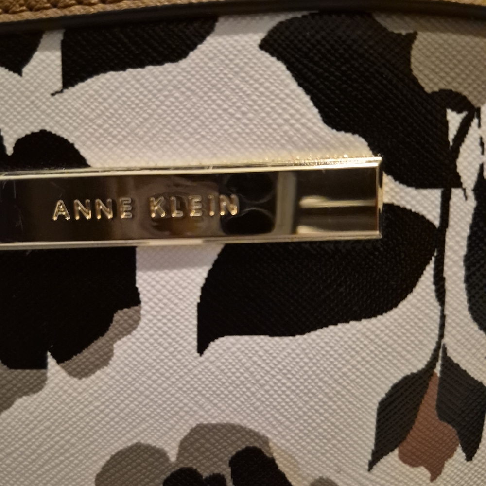 Anne Klein Tan and Black Floral Shoulder Bag - Picture 3 of 6
